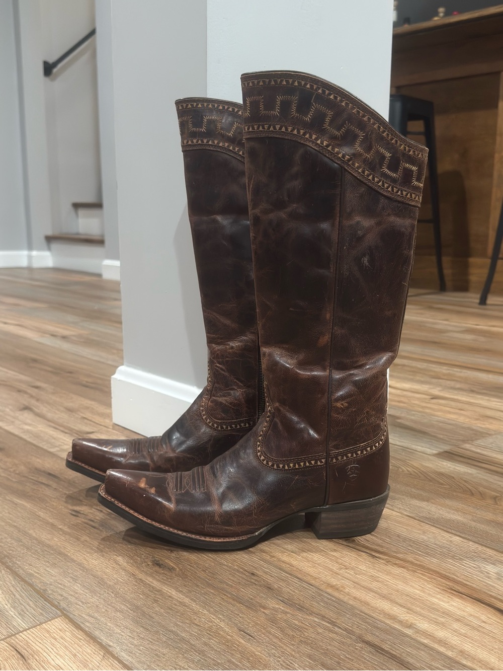 ARIAT “Sassy Brown” Sahara Tall Western Stitched Snip-toe Cowboy Boots | Size 9